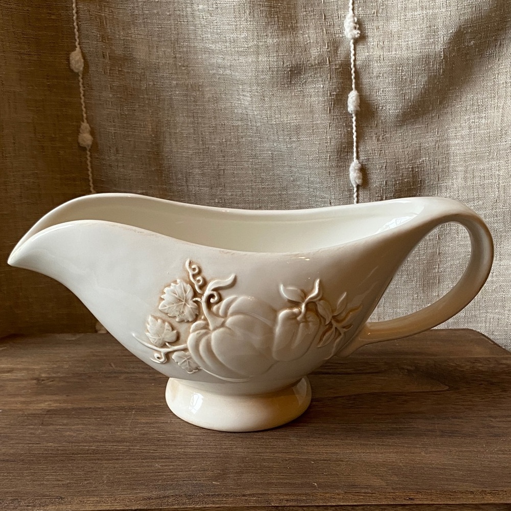 Harry & David Gravy Boat Aged Cream Pumpkin motif